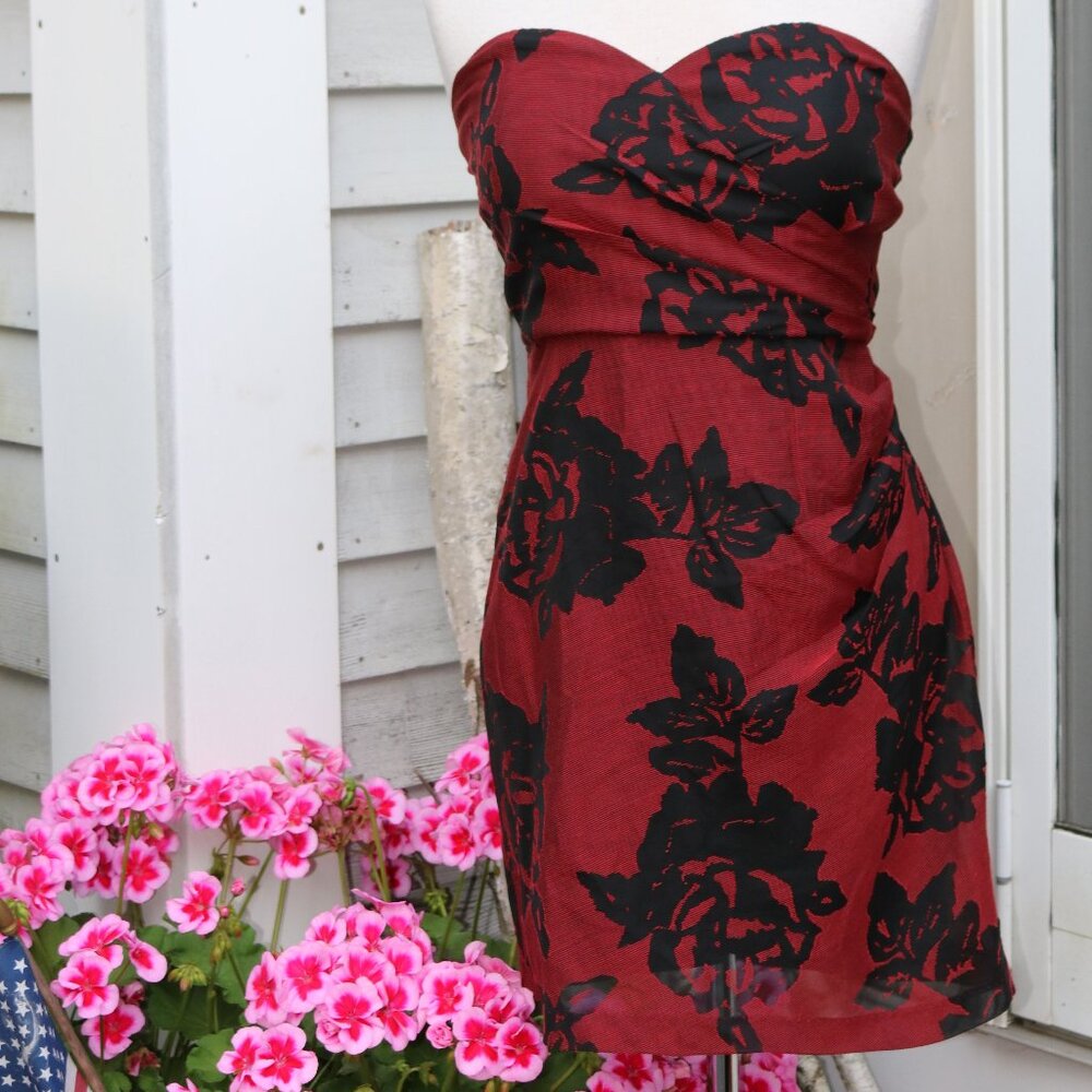 CO Red Black Floral Sweetheart Strapless Ruched Elastic Back Straps Dress Sz 6